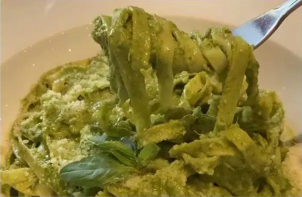 Pasta al pesto genovés